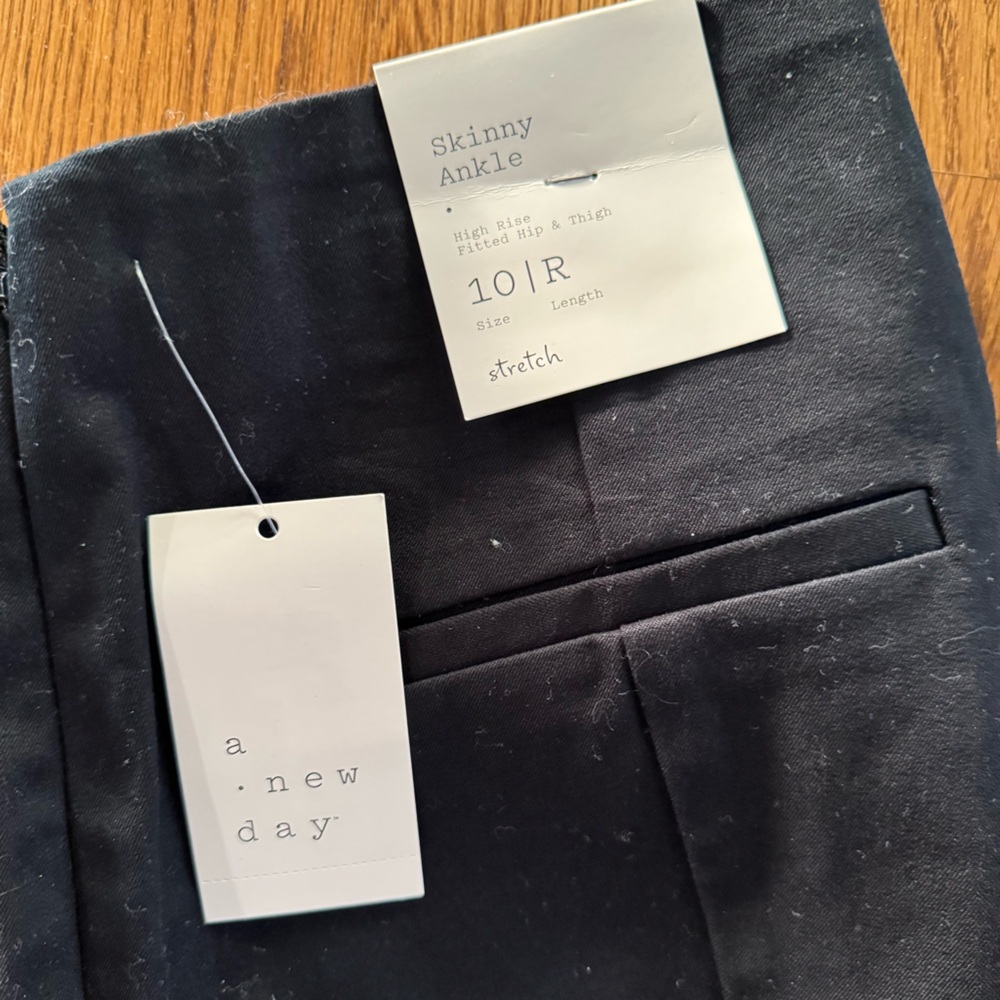 A New Day Women's Black Skinny Pants - Picture 2 of 3